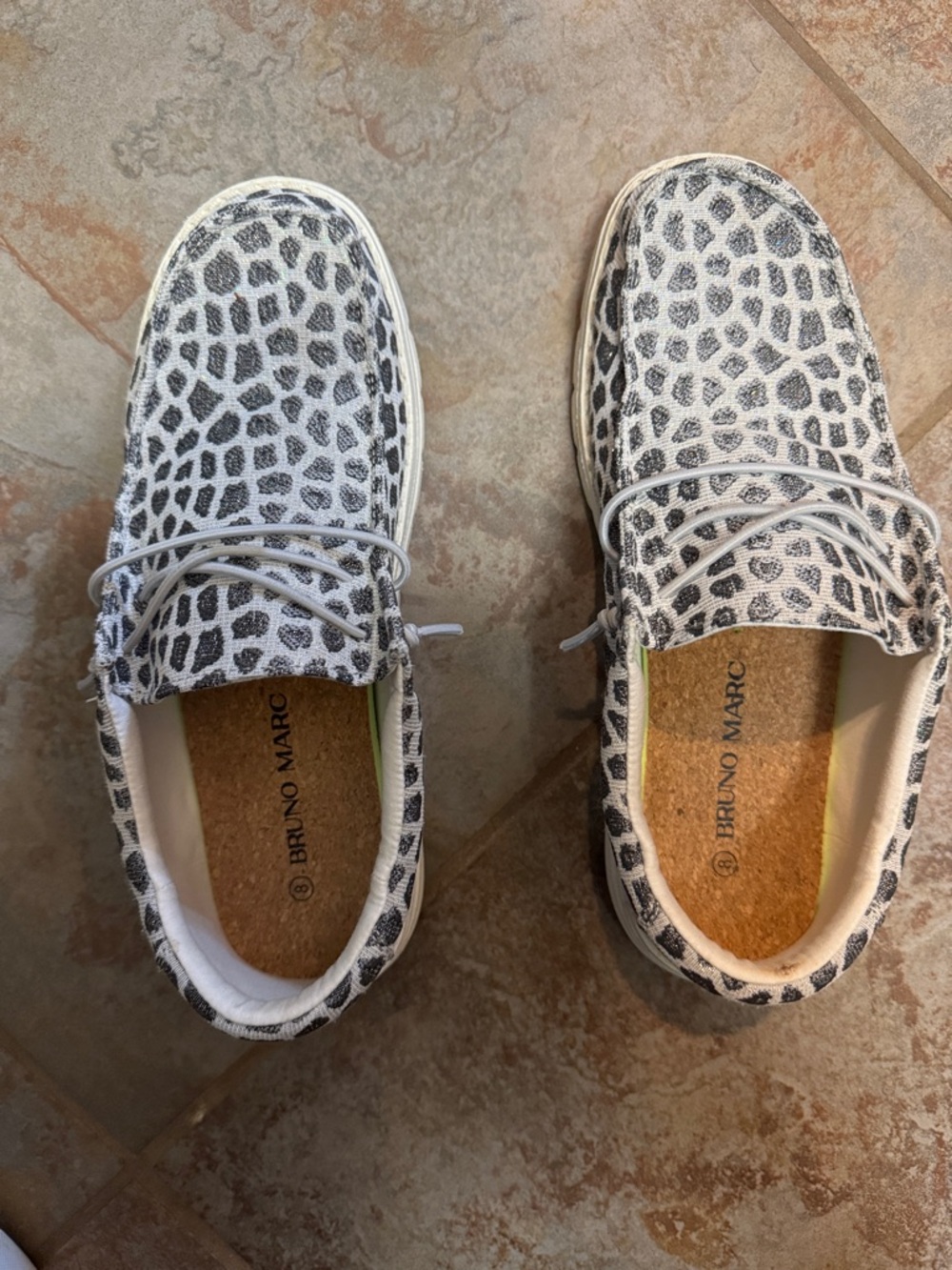 Bruno Marc Animal Print Slip-On shoes in White and Gray